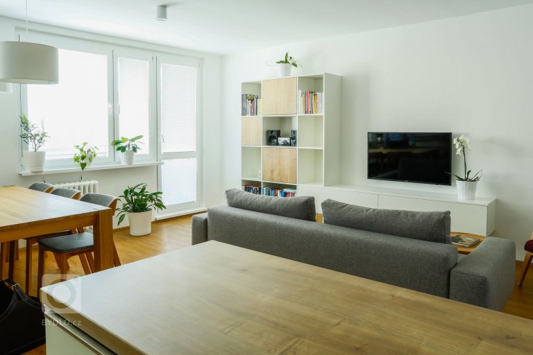 add picture to album