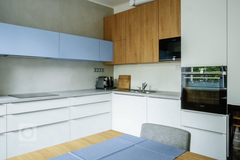 add picture to album