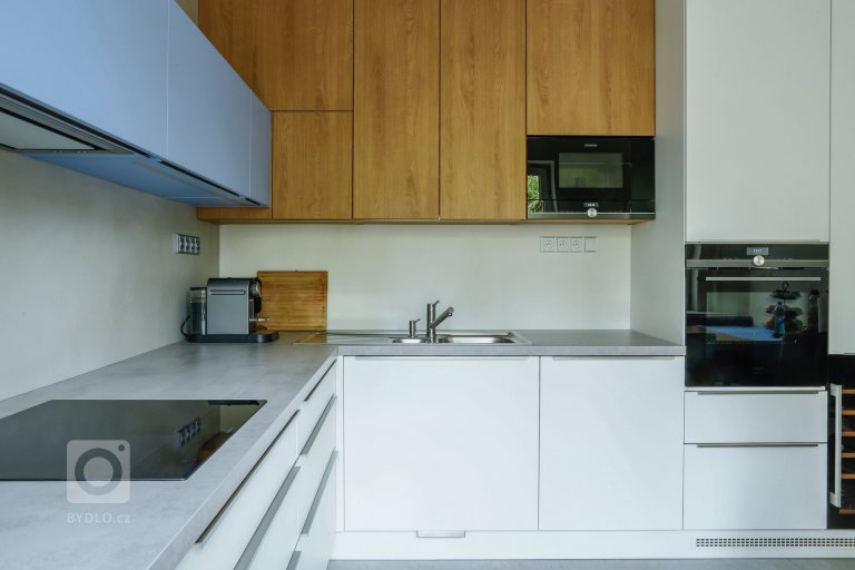 add picture to album