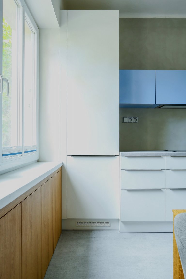 Rekonstrukci téhle kuchyně jsme vzali doslova od podlahy. Prostor celkově prokoukl i díky barvám a použitým materiálům. Opticky tomu nejvíce pomohla dominantní…