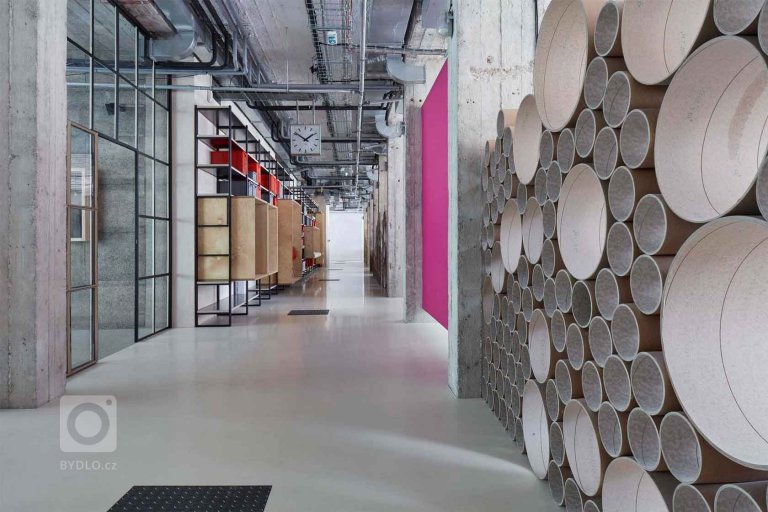 add picture to album