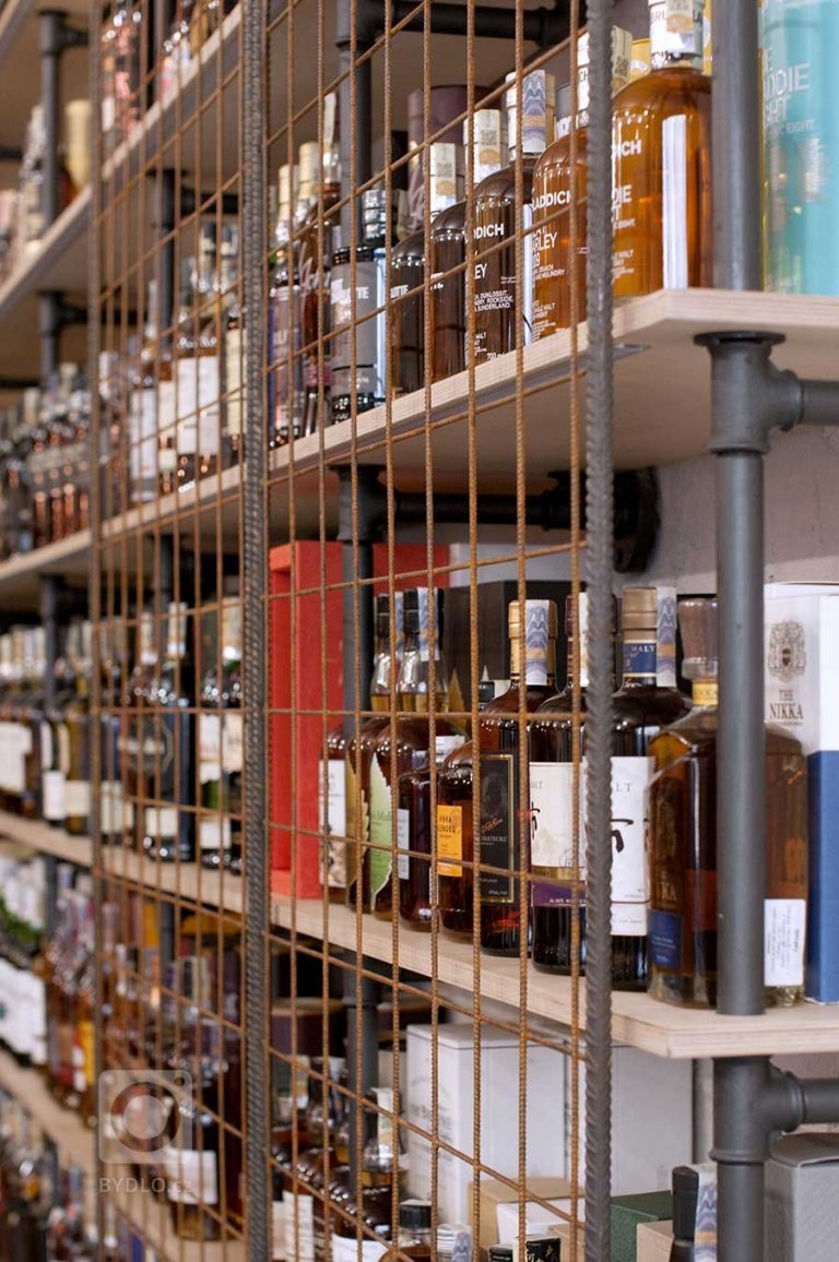 add picture to album