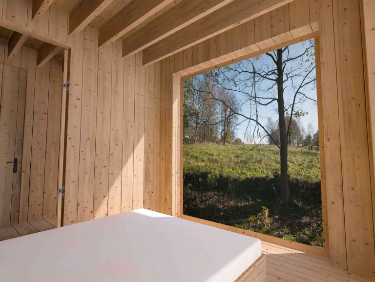 Návrh vznikl jako odpověď na otázku, jak bychom si představovali vlastní dům a život v něm. Zcela určitě jeden z našich nejtěžších projektů. Úvahy se vyvíjely…