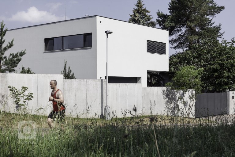 add picture to album