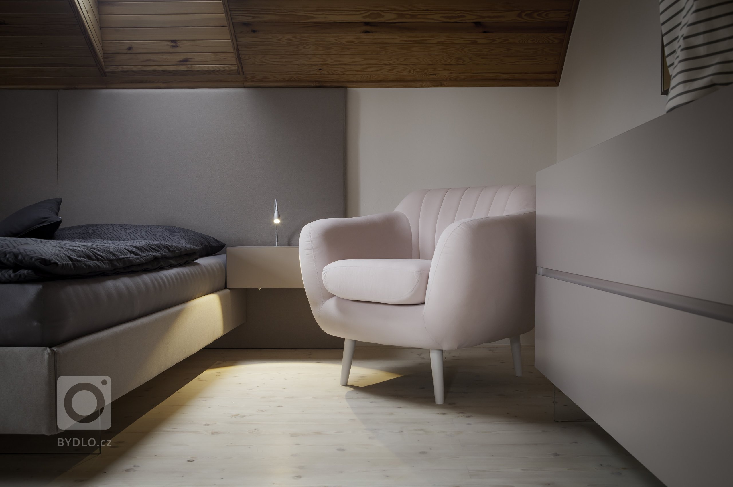 Vše začalo požadavkem na nábytek do koupelny. Nakonec LE BON navrhl a realizoval kompletní interiér. Protože v tomto domě byla už řada prvků, jako podlahy,…