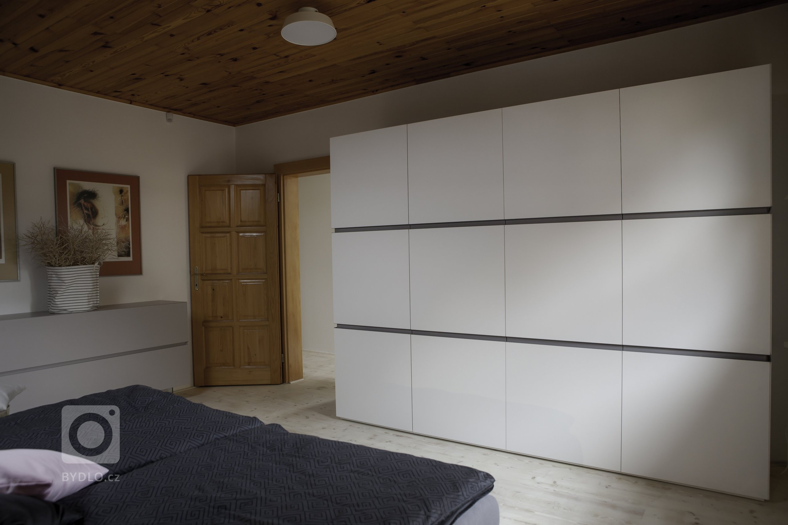 Vše začalo požadavkem na nábytek do koupelny. Nakonec LE BON navrhl a realizoval kompletní interiér. Protože v tomto domě byla už řada prvků, jako podlahy,…