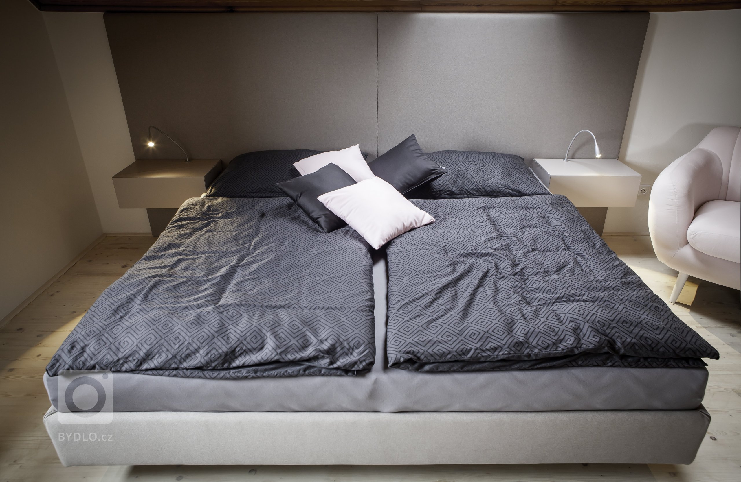 Vše začalo požadavkem na nábytek do koupelny. Nakonec LE BON navrhl a realizoval kompletní interiér. Protože v tomto domě byla už řada prvků, jako podlahy,…