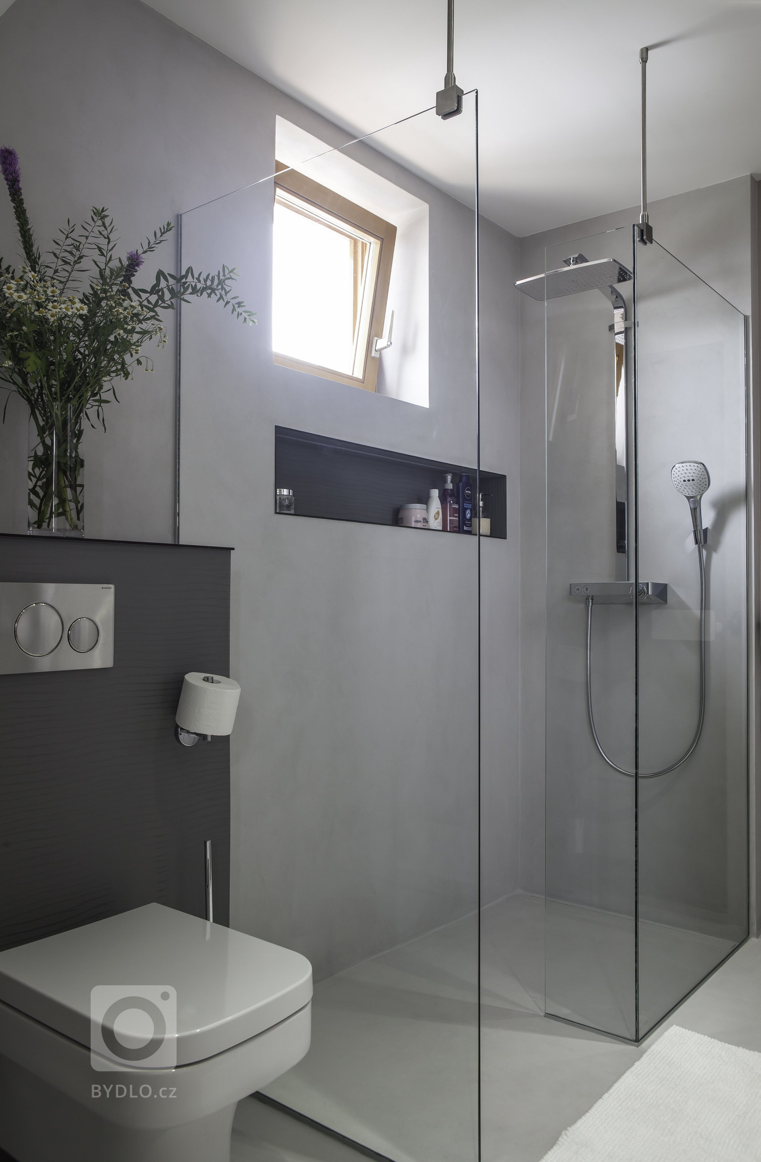 Vše začalo požadavkem na nábytek do koupelny. Nakonec LE BON navrhl a realizoval kompletní interiér. Protože v tomto domě byla už řada prvků, jako podlahy,…