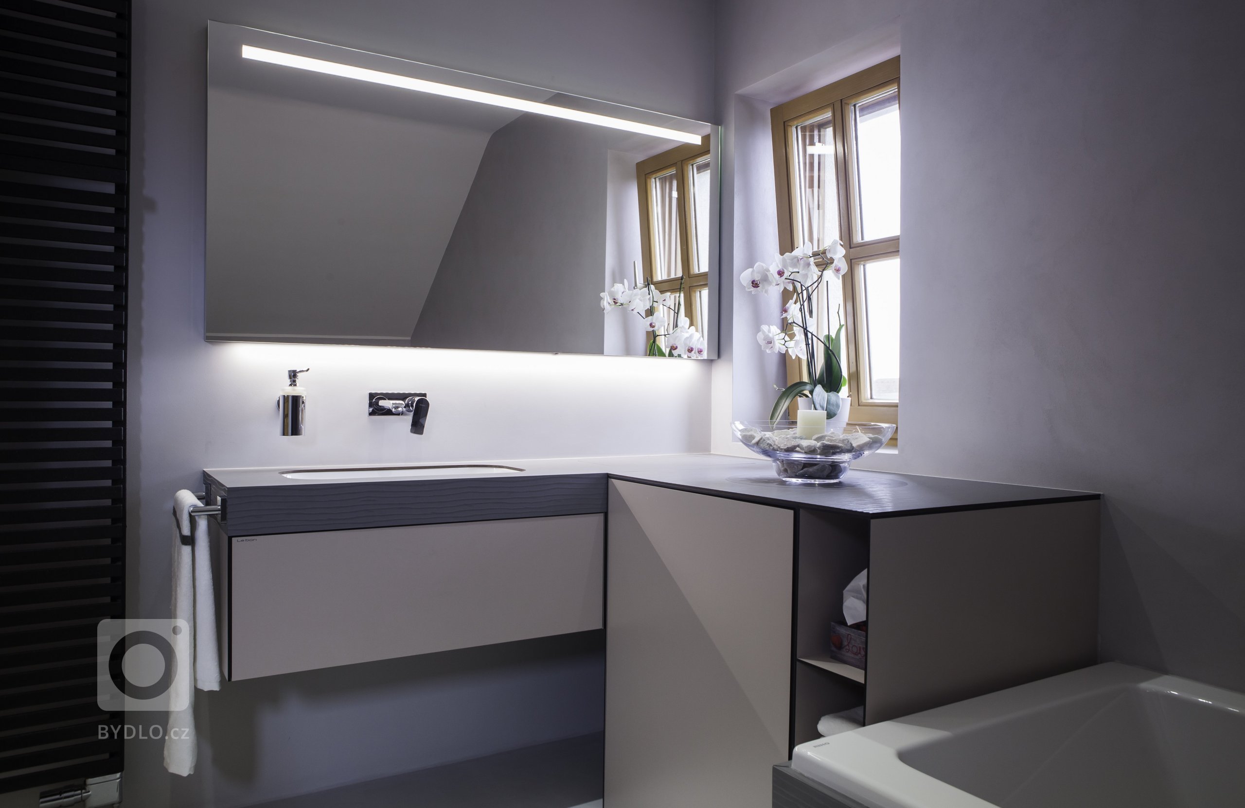 Vše začalo požadavkem na nábytek do koupelny. Nakonec LE BON navrhl a realizoval kompletní interiér. Protože v tomto domě byla už řada prvků, jako podlahy,…