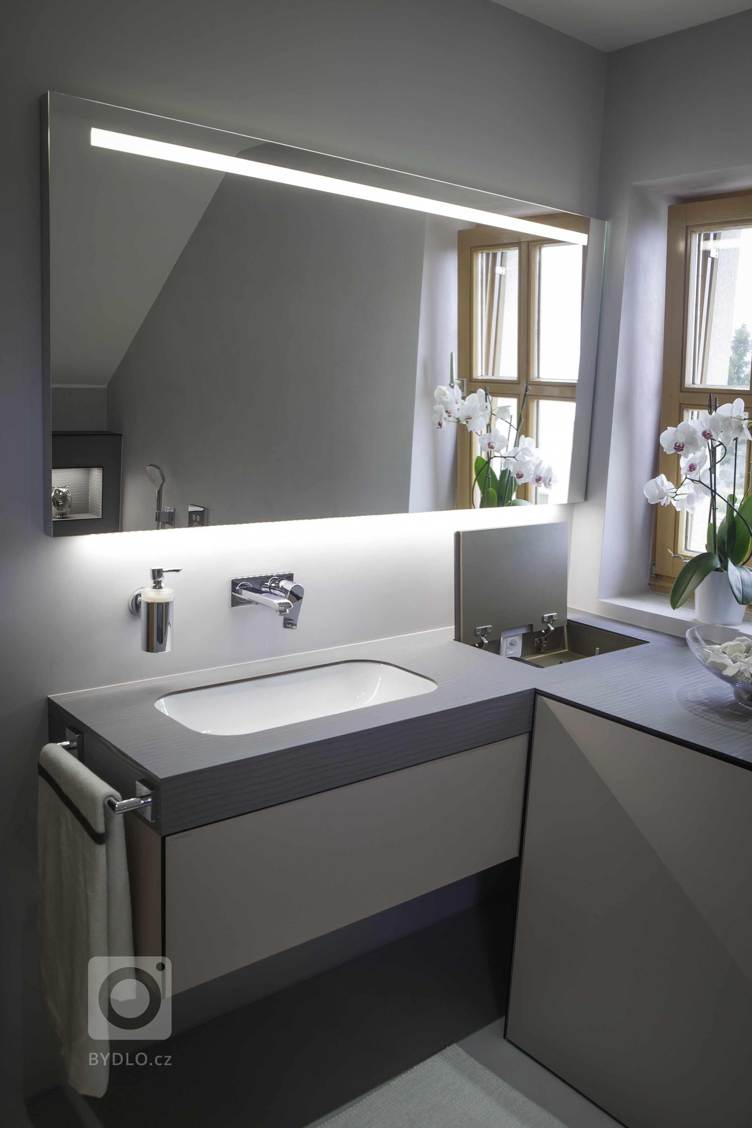 Vše začalo požadavkem na nábytek do koupelny. Nakonec LE BON navrhl a realizoval kompletní interiér. Protože v tomto domě byla už řada prvků, jako podlahy,…