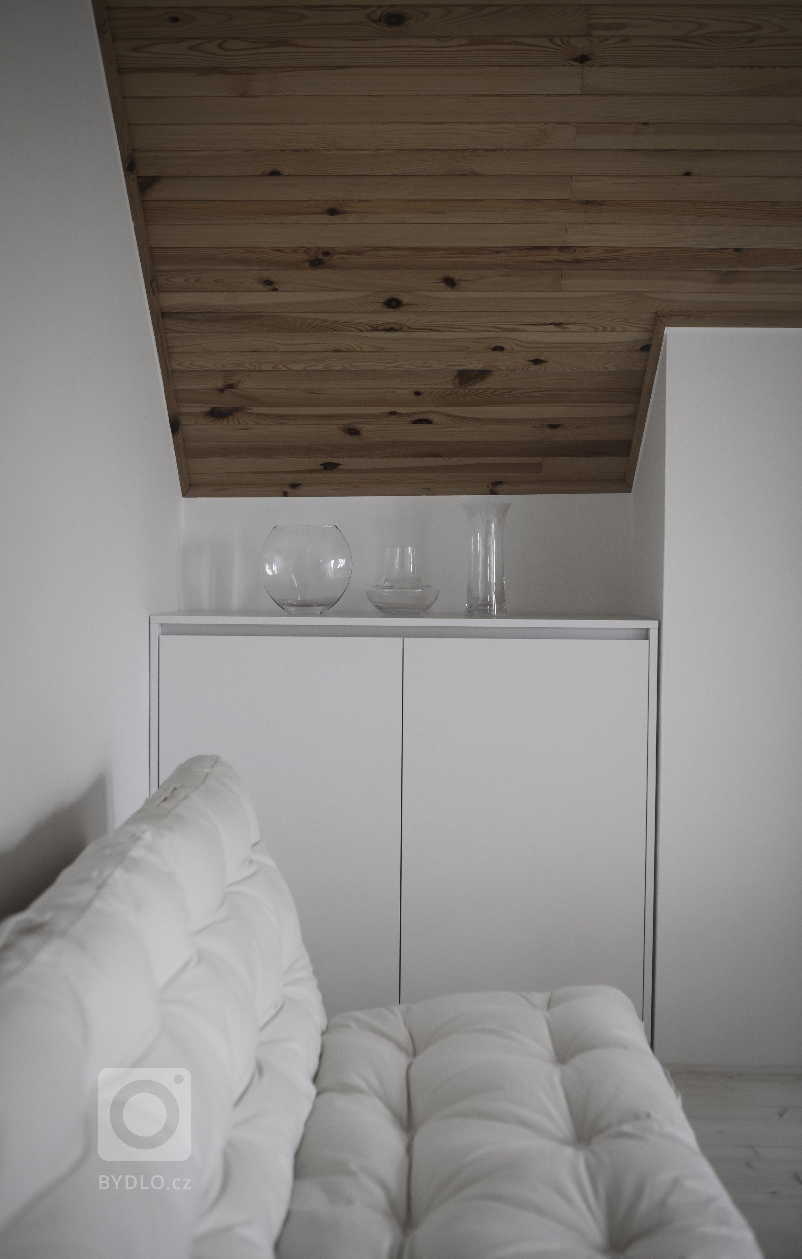 Vše začalo požadavkem na nábytek do koupelny. Nakonec LE BON navrhl a realizoval kompletní interiér. Protože v tomto domě byla už řada prvků, jako podlahy,…