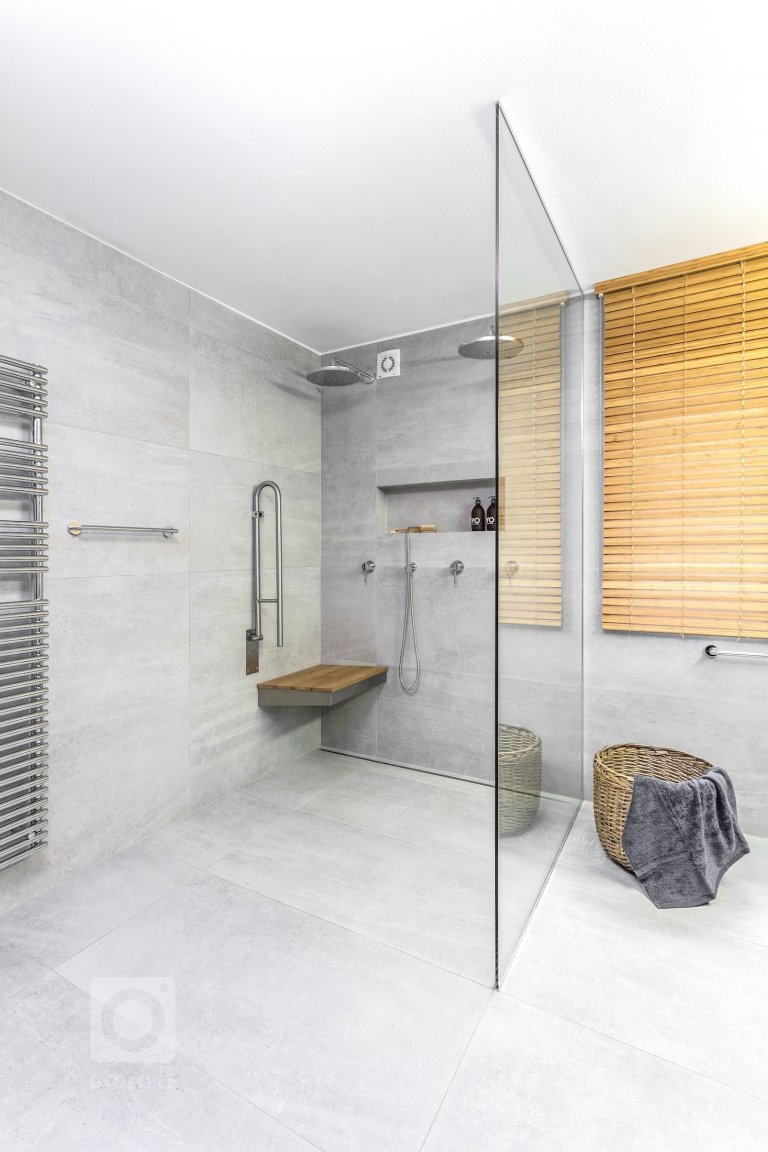 add picture to album