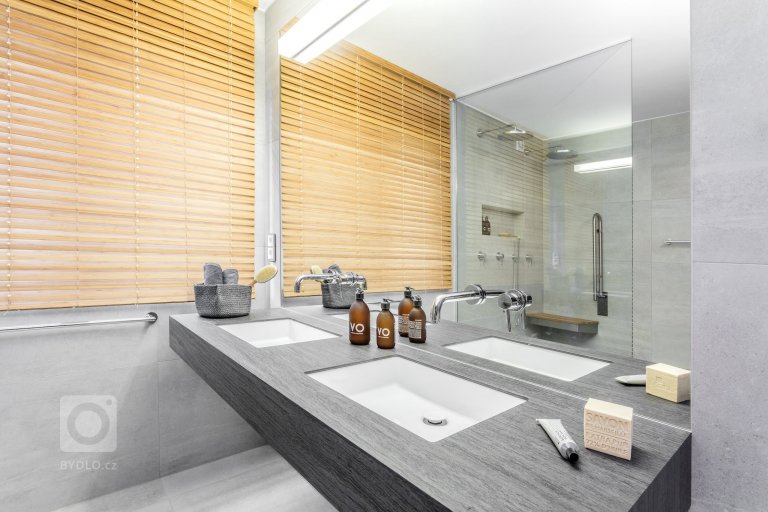 add picture to album