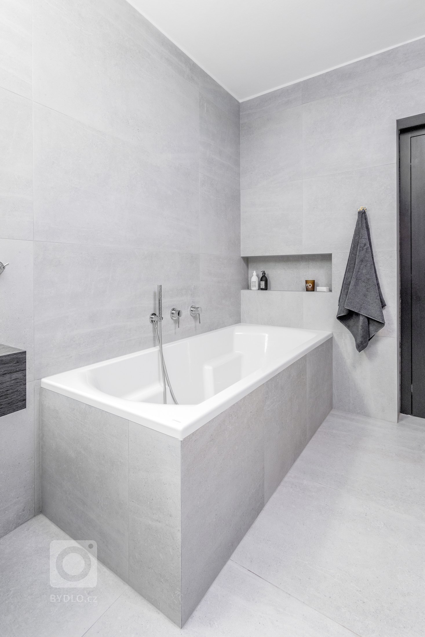 Kompletní rekonstrukce koupelny čtvercového půdorysu byla v&nbsp;tomto případě specifická protože měla splnit požadavky na bezbariérovost a&nbsp;zároveň…