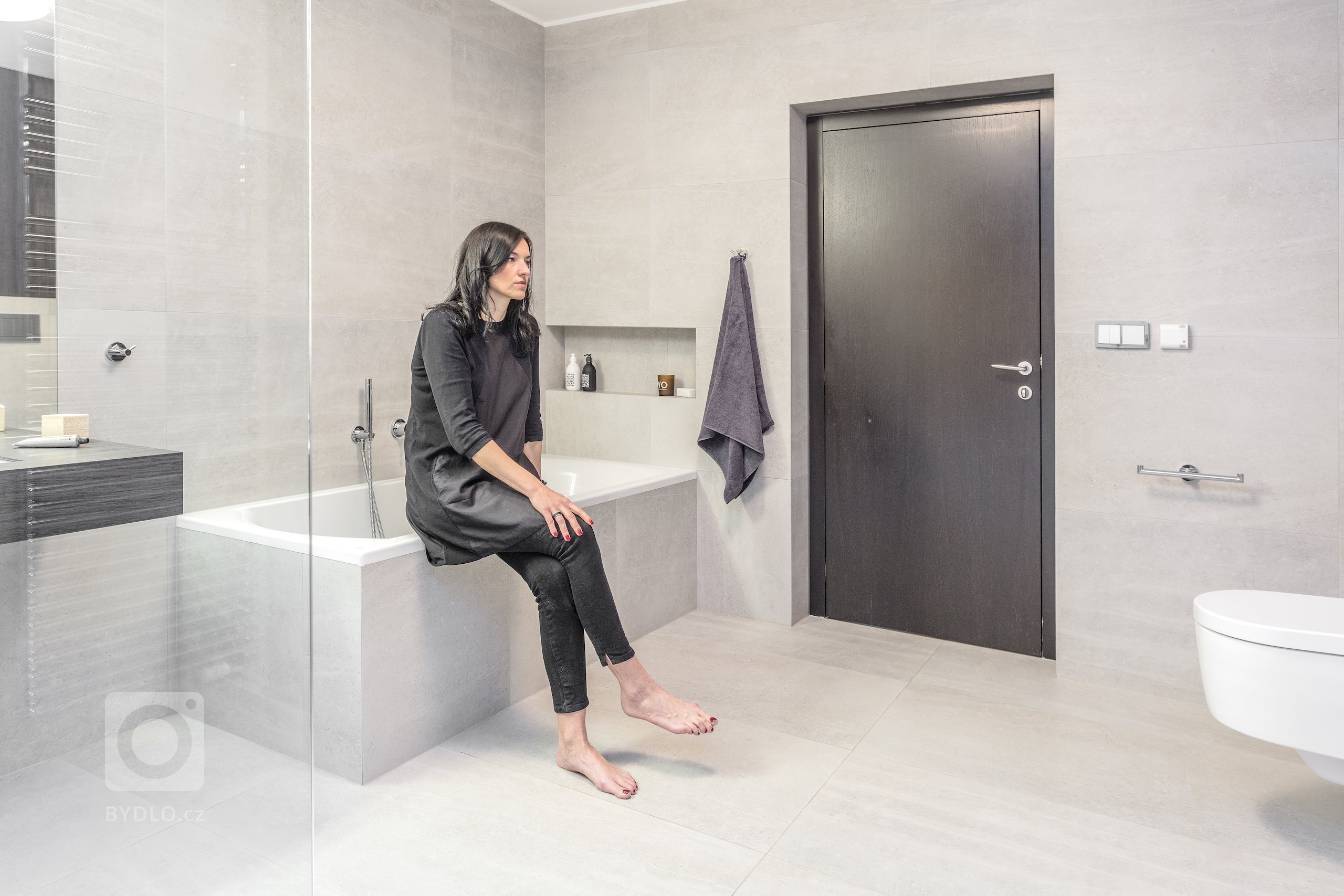 Kompletní rekonstrukce koupelny čtvercového půdorysu byla v&nbsp;tomto případě specifická protože měla splnit požadavky na bezbariérovost a&nbsp;zároveň…