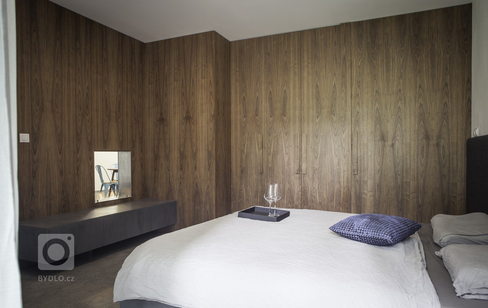 Představujeme vám náš oblíbený interiér.&nbsp;Při kompletní rekonstrukci jsme&nbsp;stávající prostor s mnoha zdmi maximálně otevřeli.

Všechny stěny jsme…