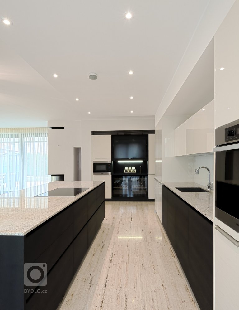 add picture to album