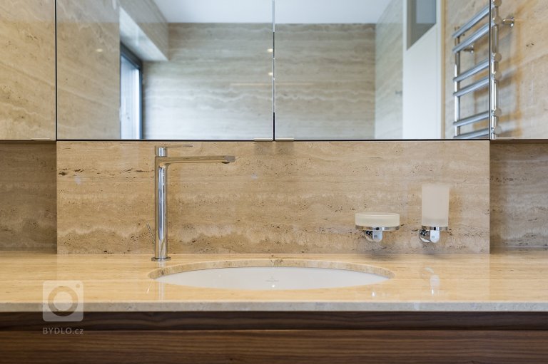 add picture to album