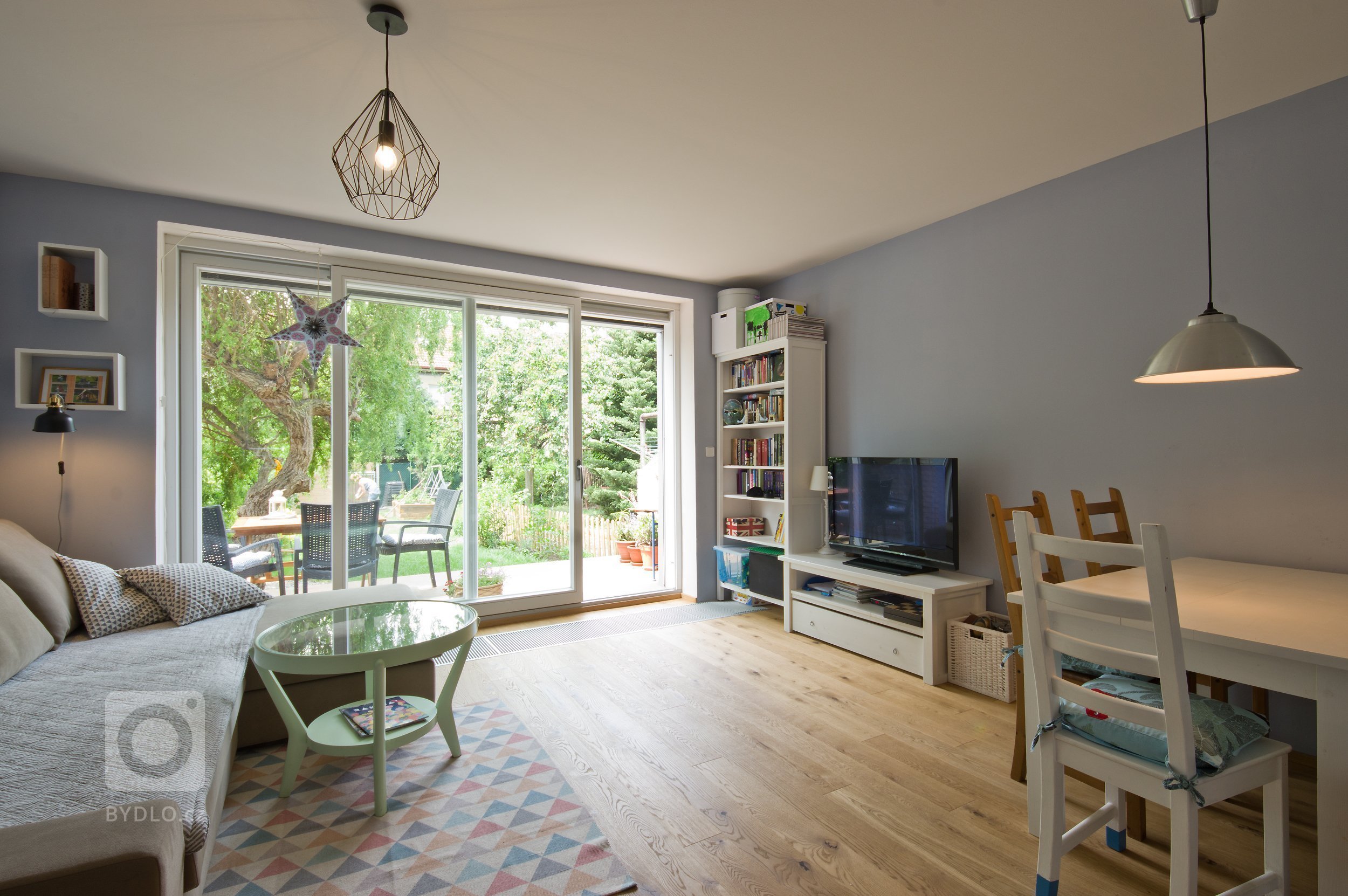 Studie a stavební povolení pro rekonstrukci řadového domu. Návrh interiéru.

Ve spolupráci s Ing.arch. Janem Kučerou, ateliér VJEM.
