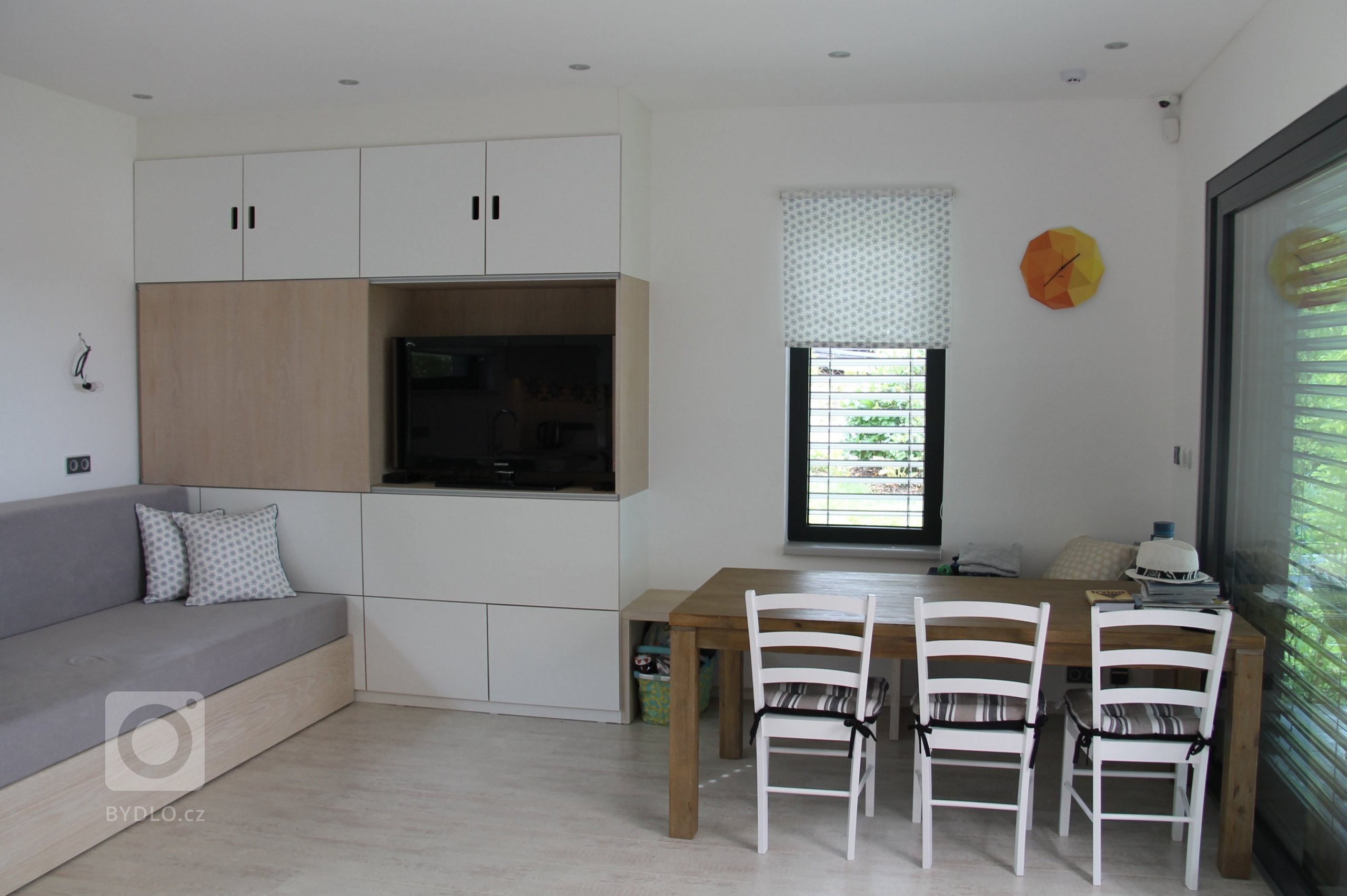 Ze spolupráce s ateliérem Vvem vznikla chata v Kamýku pro náročnou klientku.
