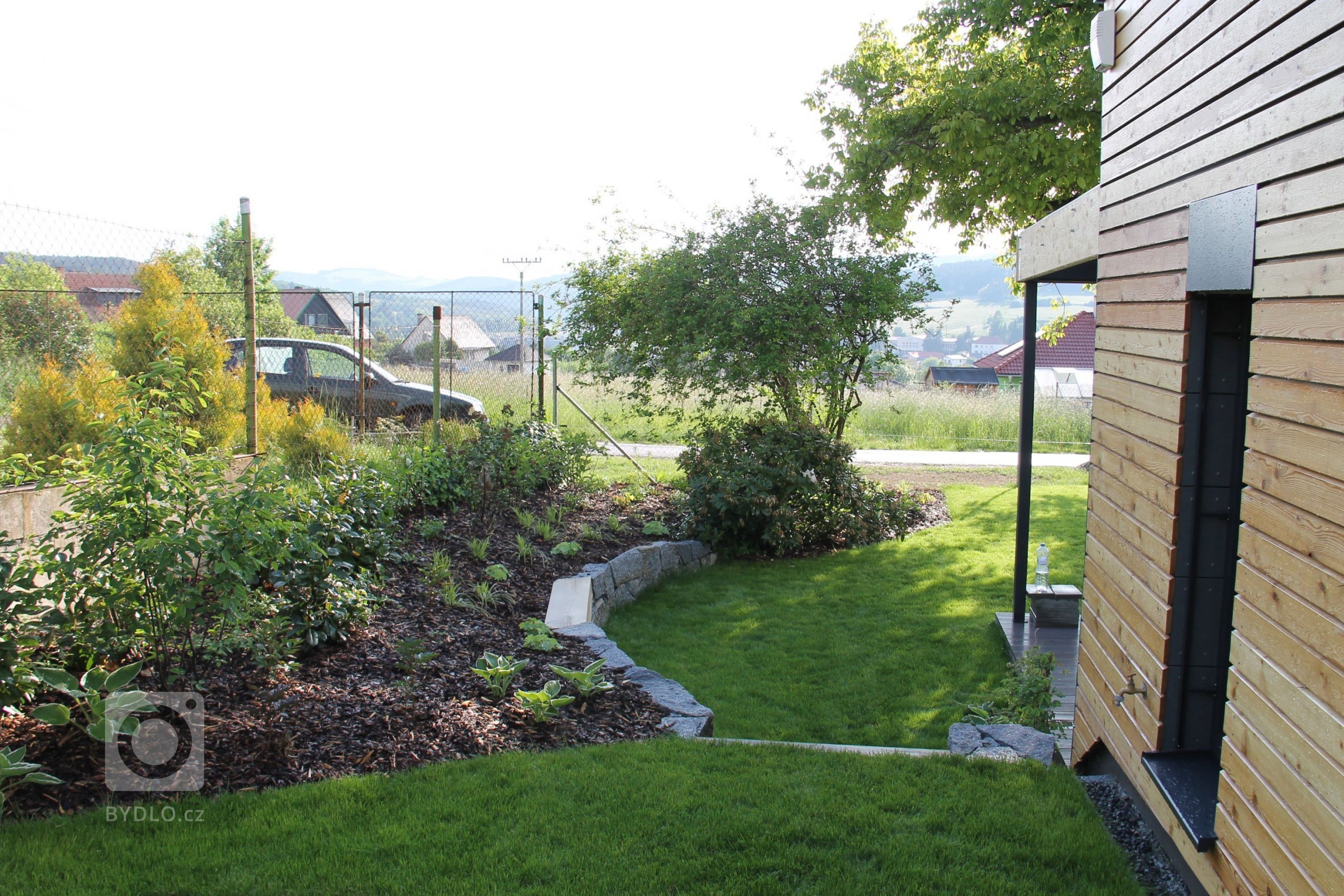 Ze spolupráce s ateliérem Vvem vznikla chata v Kamýku pro náročnou klientku.
