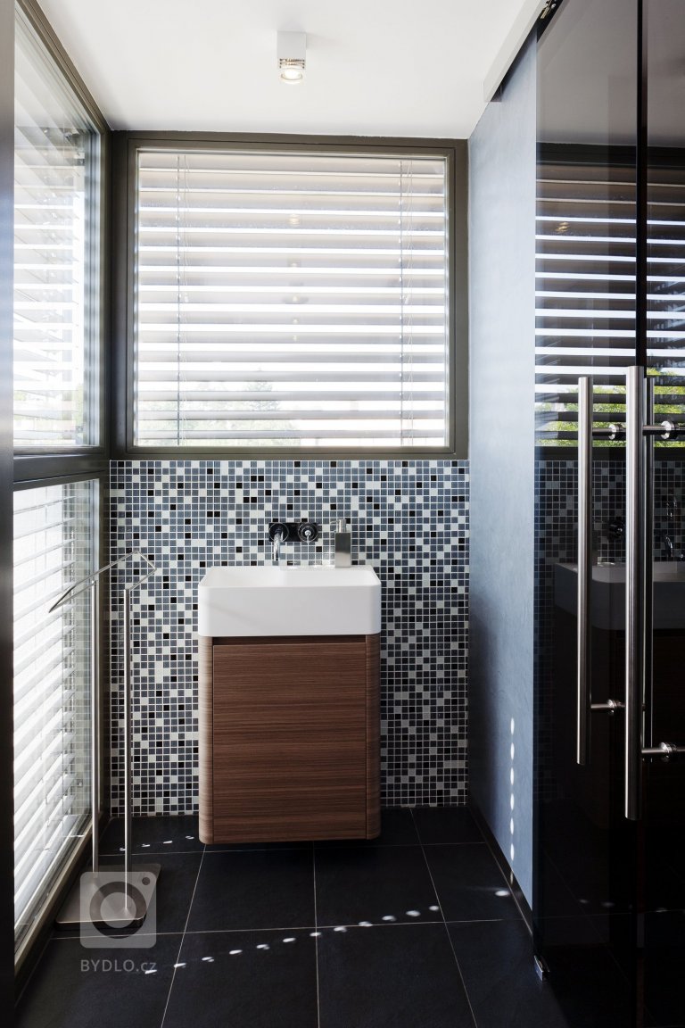 add picture to album