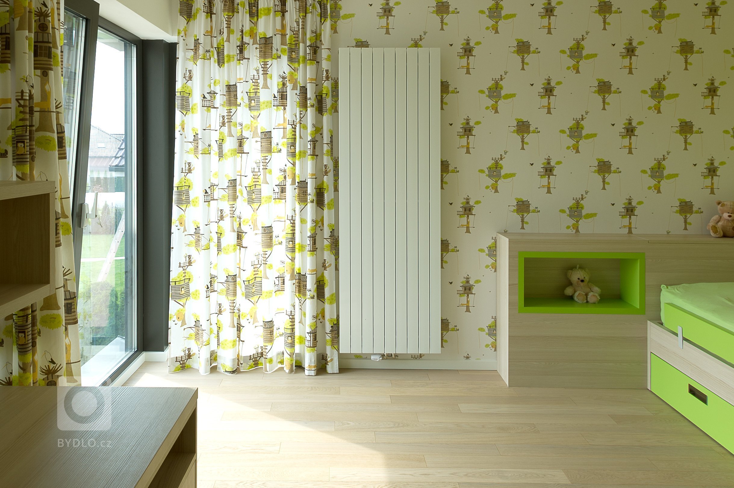 Pokoj hocha s přírodními motivy.