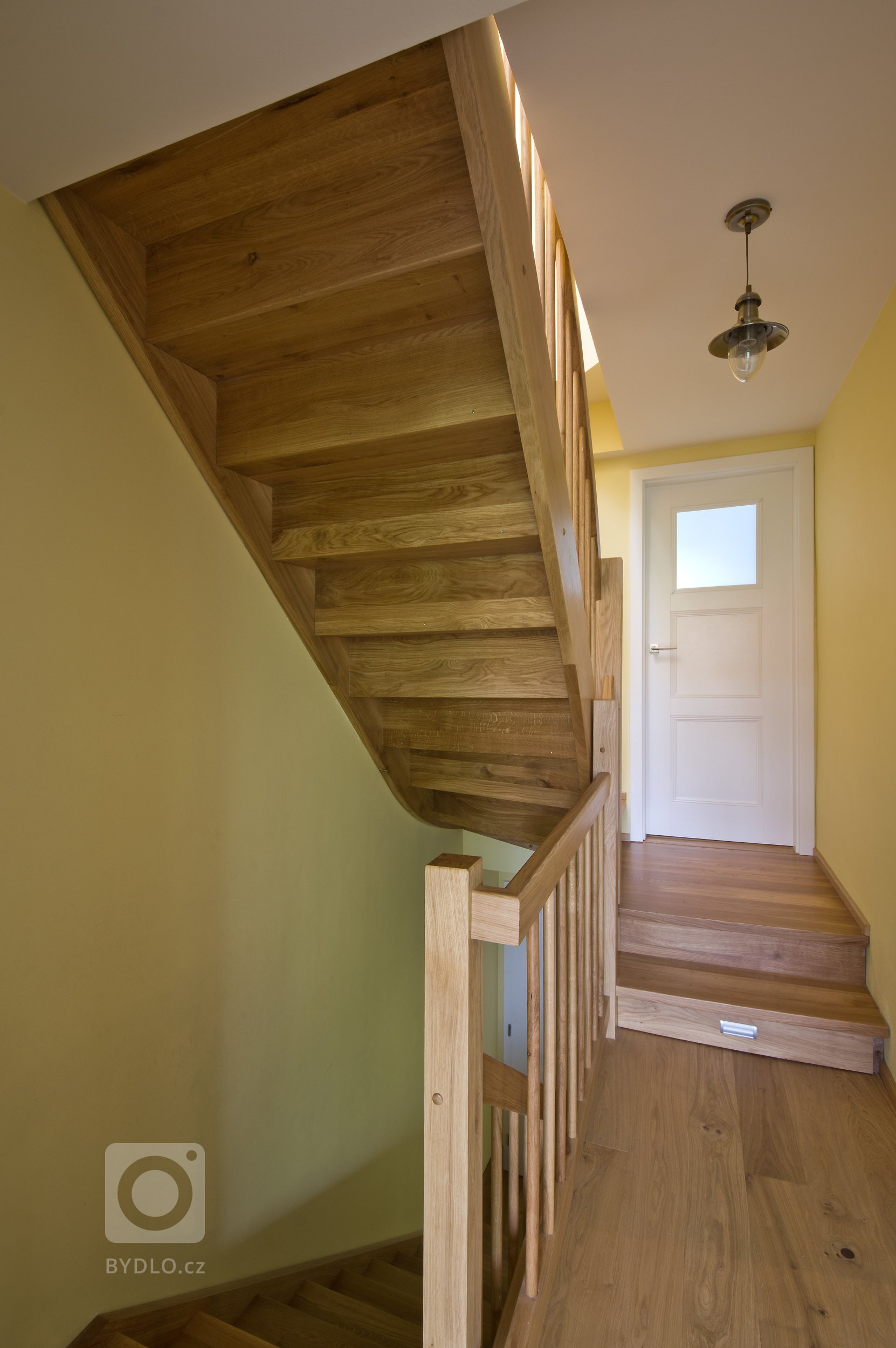 Studie a stavební povolení pro rekonstrukci řadového domu. Návrh interiéru.

Ve spolupráci s Ing.arch. Janem Kučerou, ateliér VJEM.
