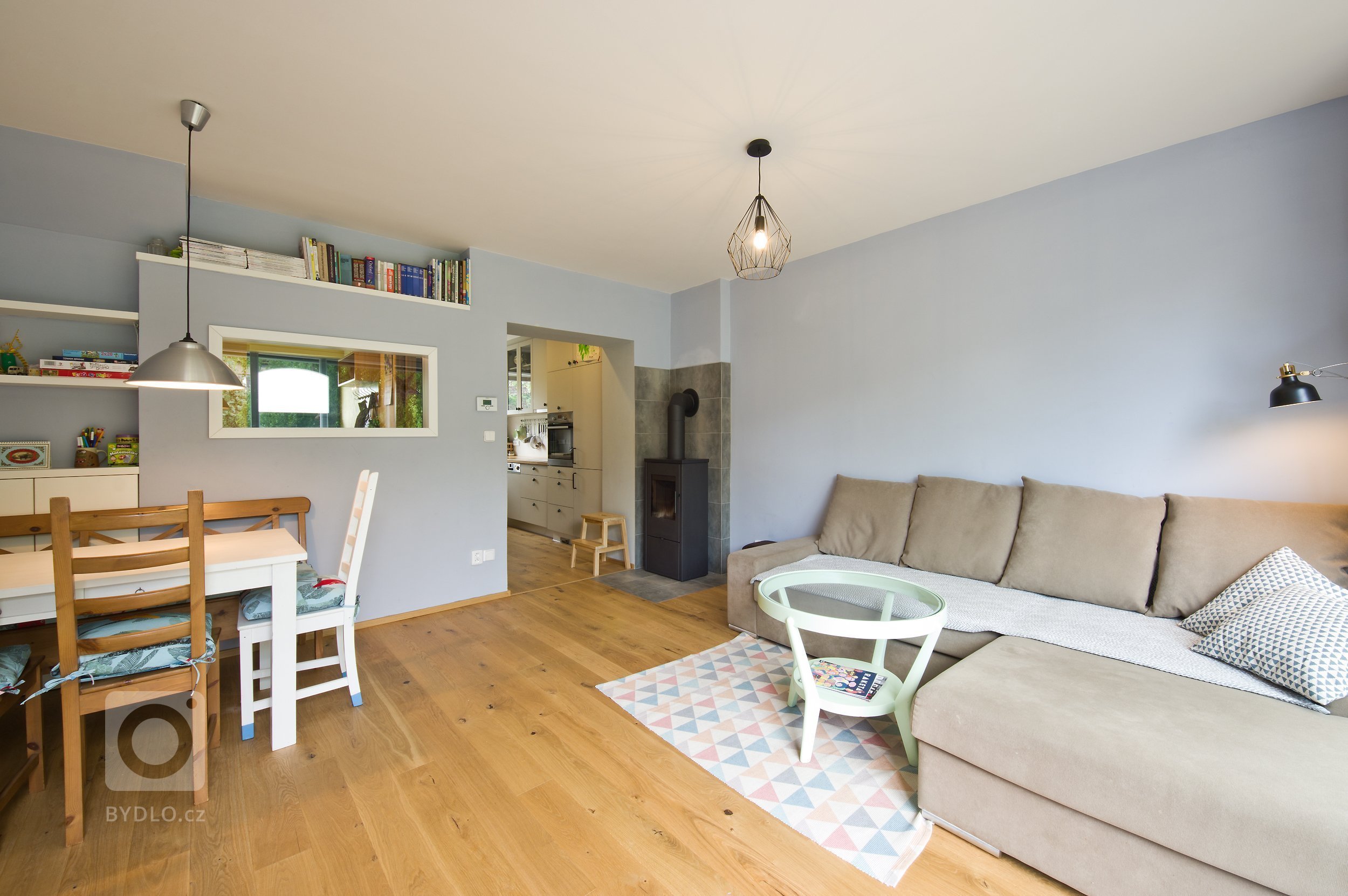 Studie a stavební povolení pro rekonstrukci řadového domu. Návrh interiéru.

Ve spolupráci s Ing.arch. Janem Kučerou, ateliér VJEM.
