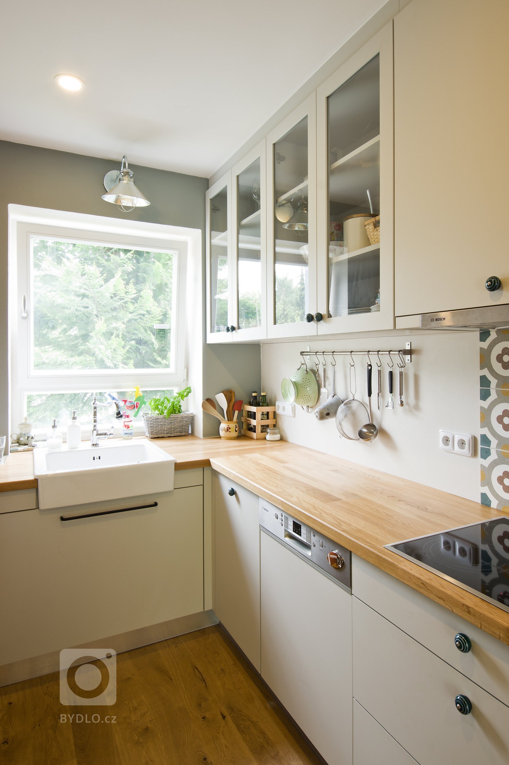 Studie a stavební povolení pro rekonstrukci řadového domu. Návrh interiéru.

Ve spolupráci s Ing.arch. Janem Kučerou, ateliér VJEM.
