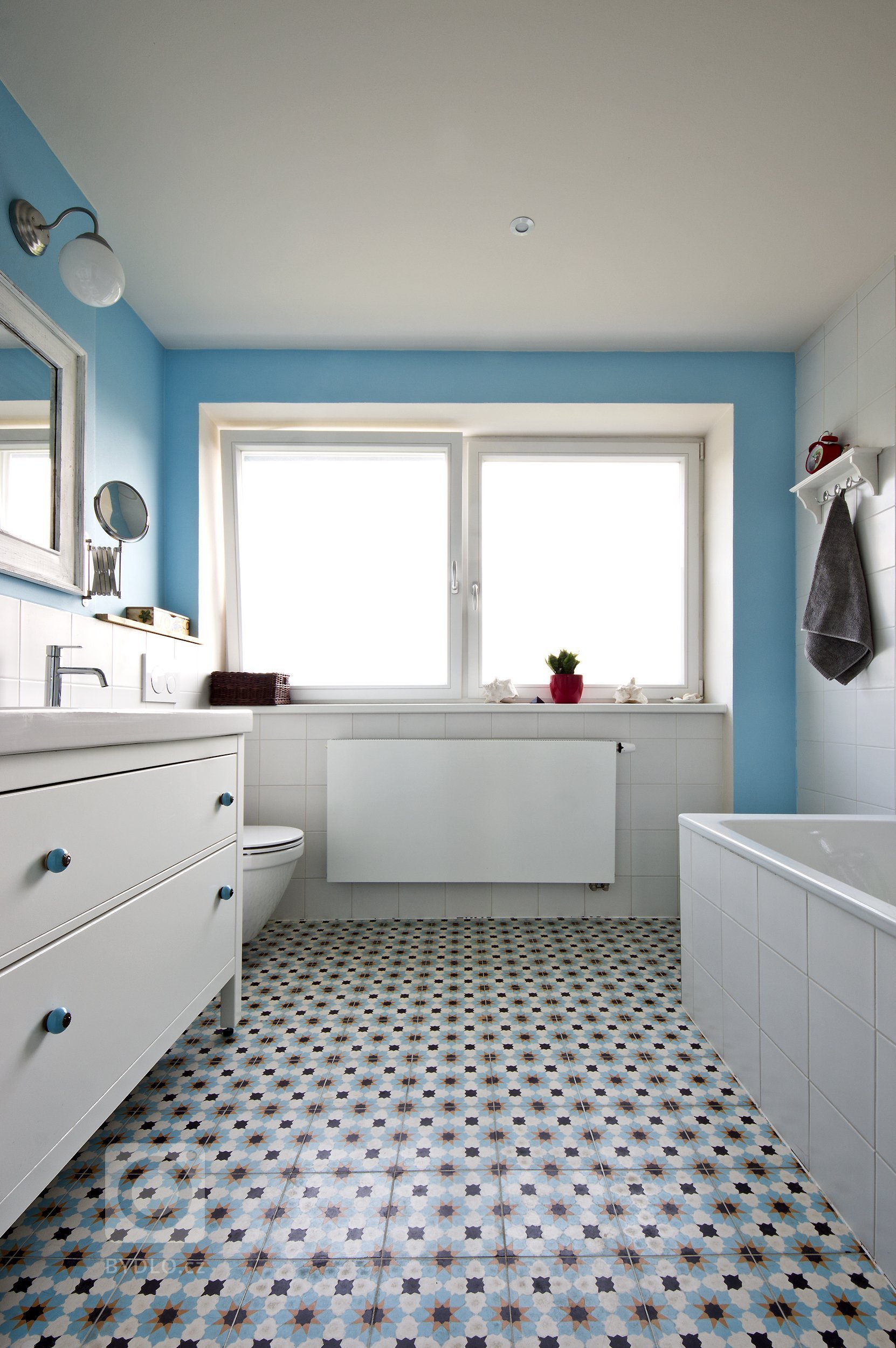 Studie a stavební povolení pro rekonstrukci řadového domu. Návrh interiéru.

Ve spolupráci s Ing.arch. Janem Kučerou, ateliér VJEM.
