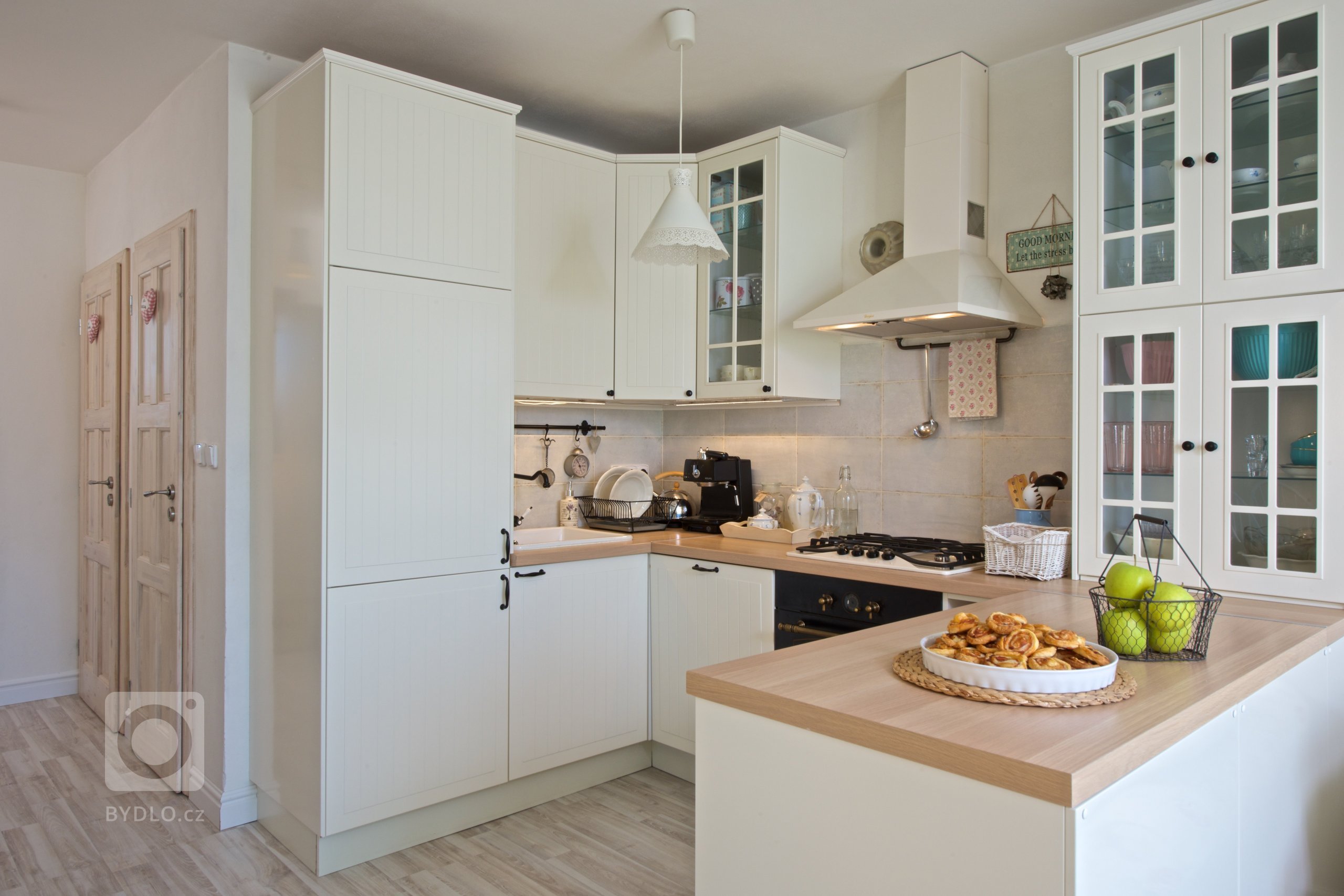 Než se Lenka a její manžel Jozef&nbsp;nastěhovali do současného domova, měla Lenka jasnou představu, jak bude interiér vypadat. Dala se cestou střídmého…