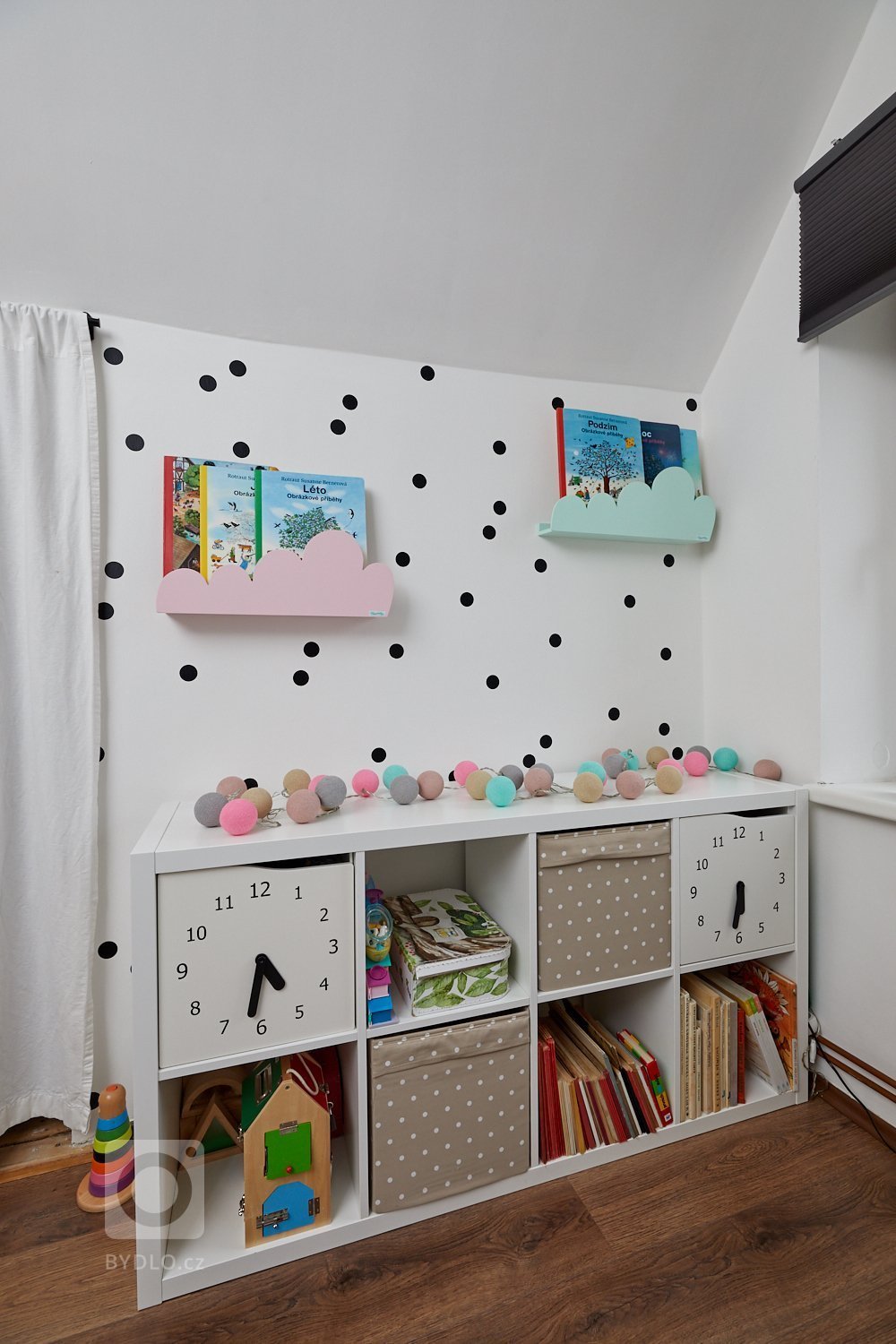 Dětský pokoj, pro dva sourozence, holčičku a jejího malého brášku.&nbsp;Požadavkem majitelů byla jednoduchost, nadčasovost a hravost. Pokoj jsem navrhla v…