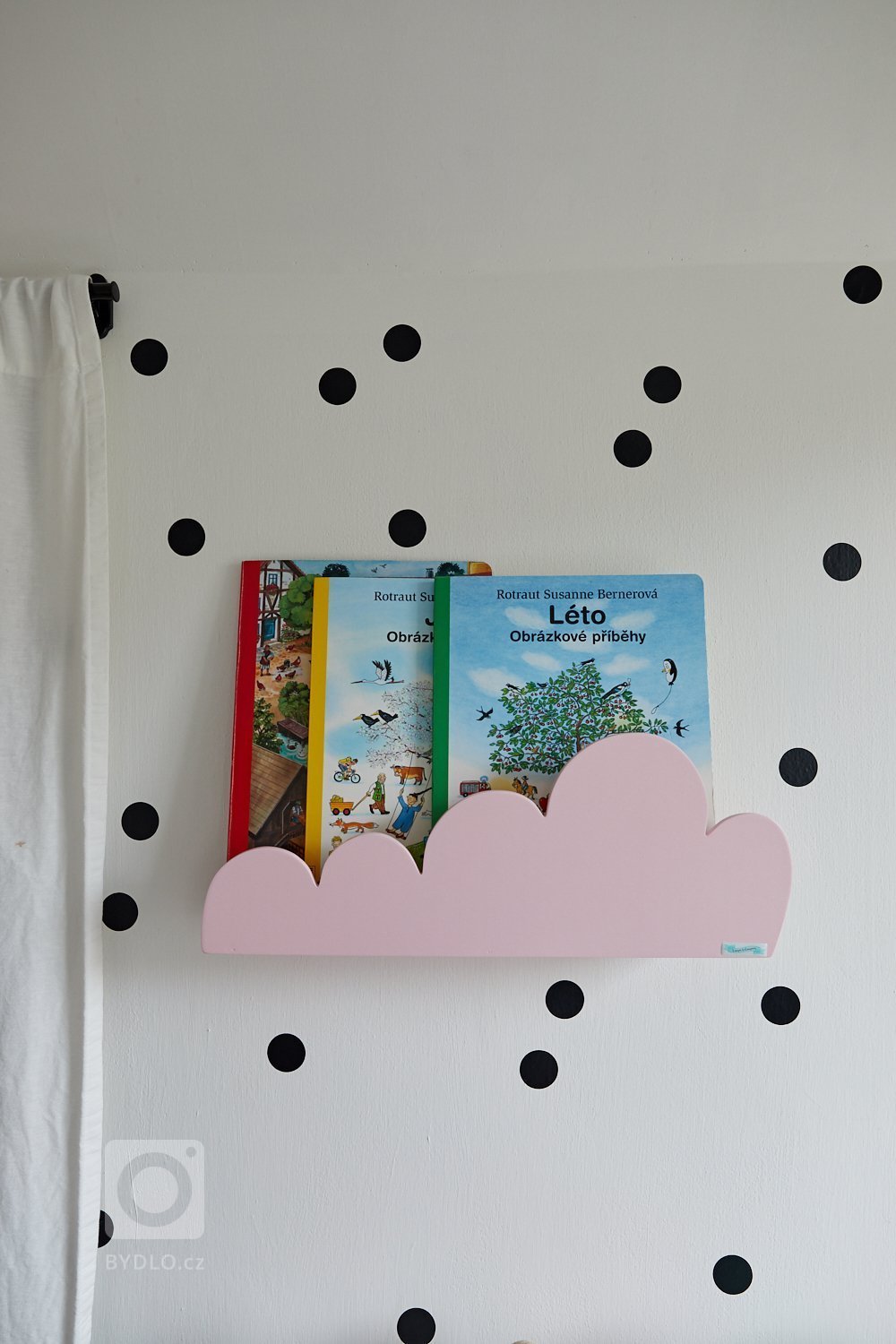 Dětský pokoj, pro dva sourozence, holčičku a jejího malého brášku.&nbsp;Požadavkem majitelů byla jednoduchost, nadčasovost a hravost. Pokoj jsem navrhla v…