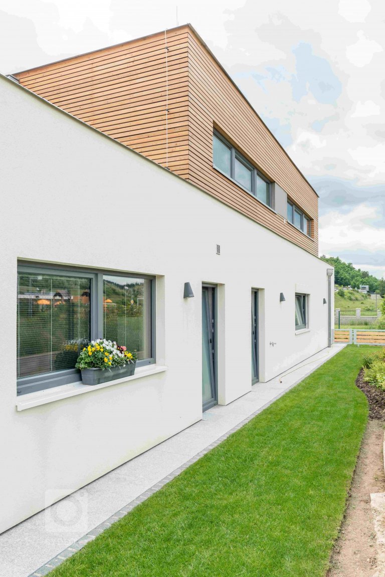 add picture to album