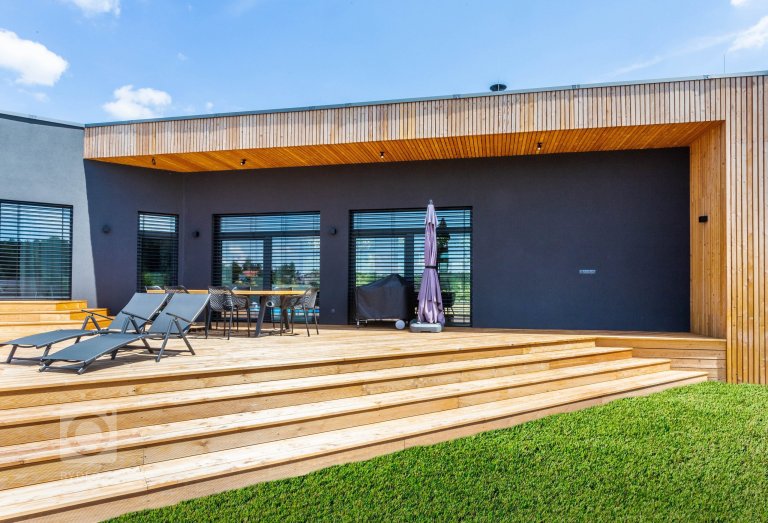 add picture to album