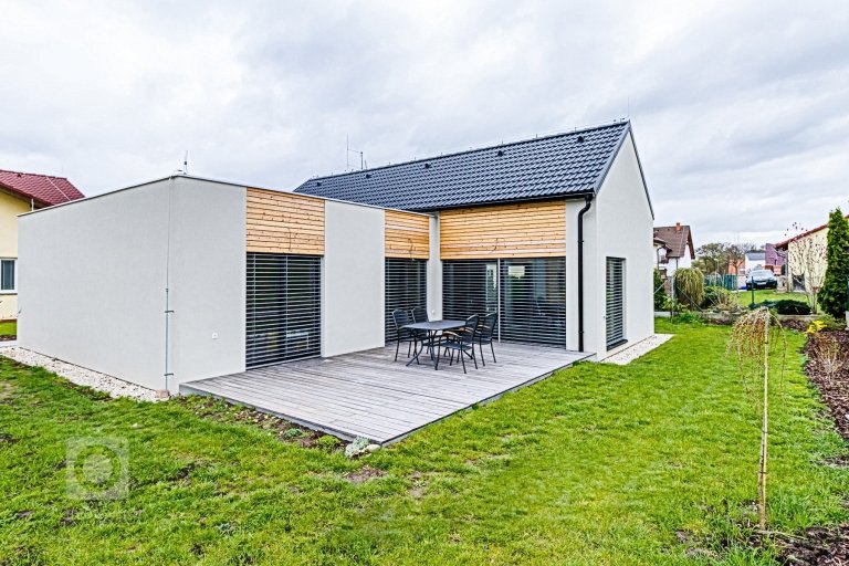 add picture to album