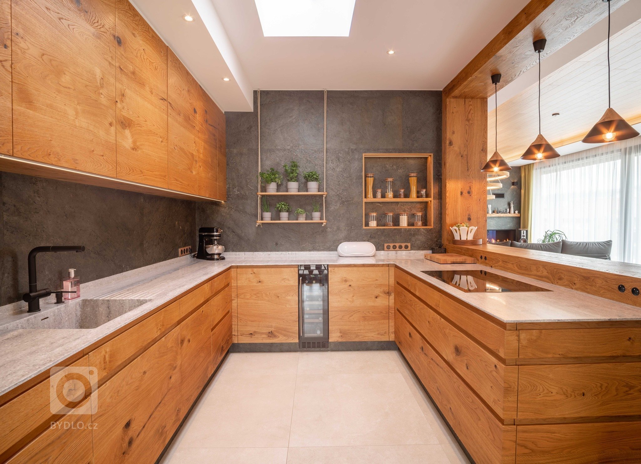 Pasivní dřevostavba, která byla navržena na míru velmi nestandardnímu pozemku, který má 14 metrů převýšení. Zadání bylo udělat kaskádovitý pasivní dům. Dům byl…