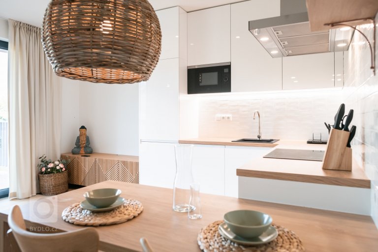 add picture to album