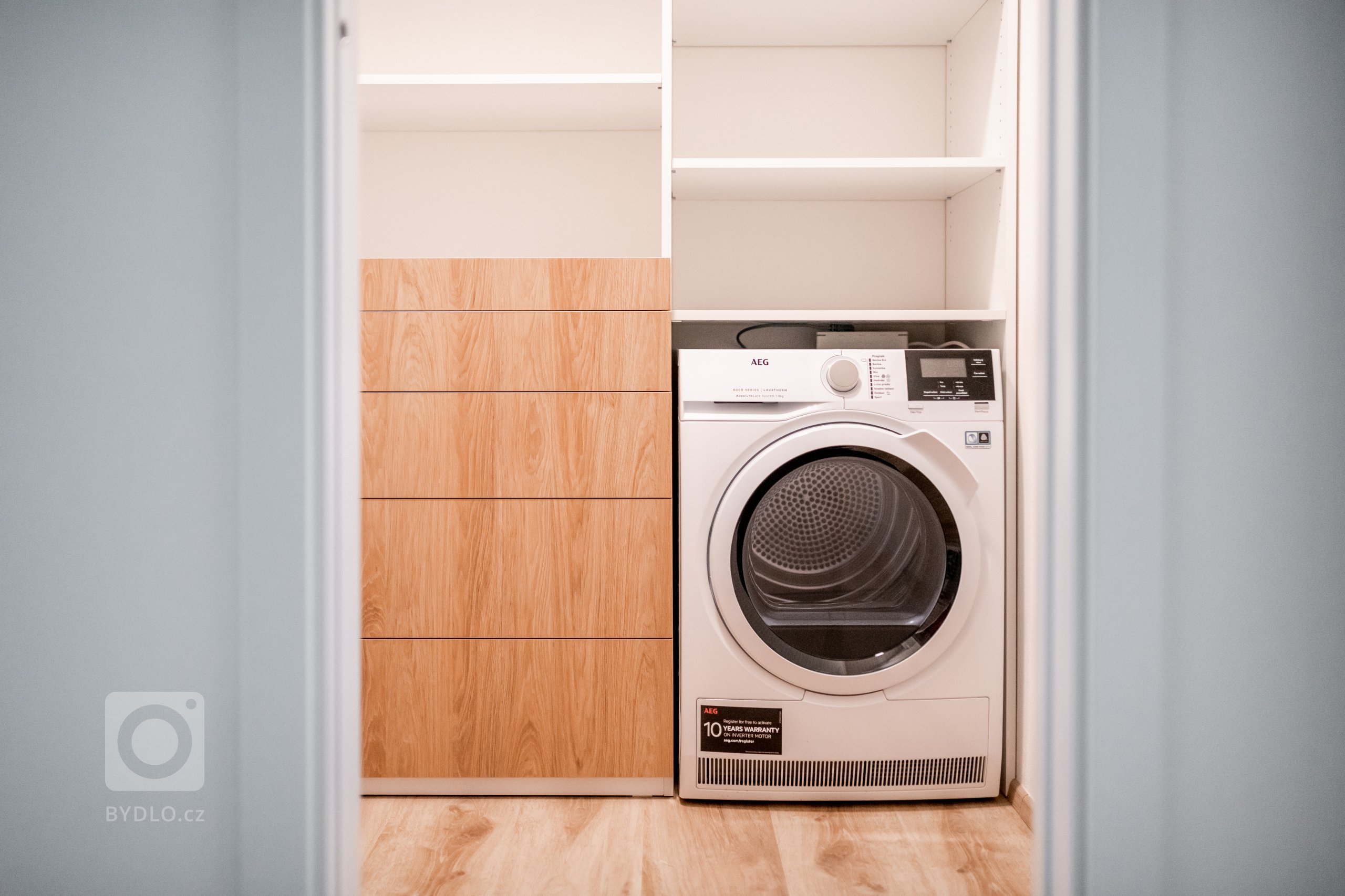 Projekt v nově stojící developerské rezidenci na kraji Zlína, který se odehravá ve stylu Boho.&nbsp;Důraz projektu byl kladený na jednoduchost, prostost a…