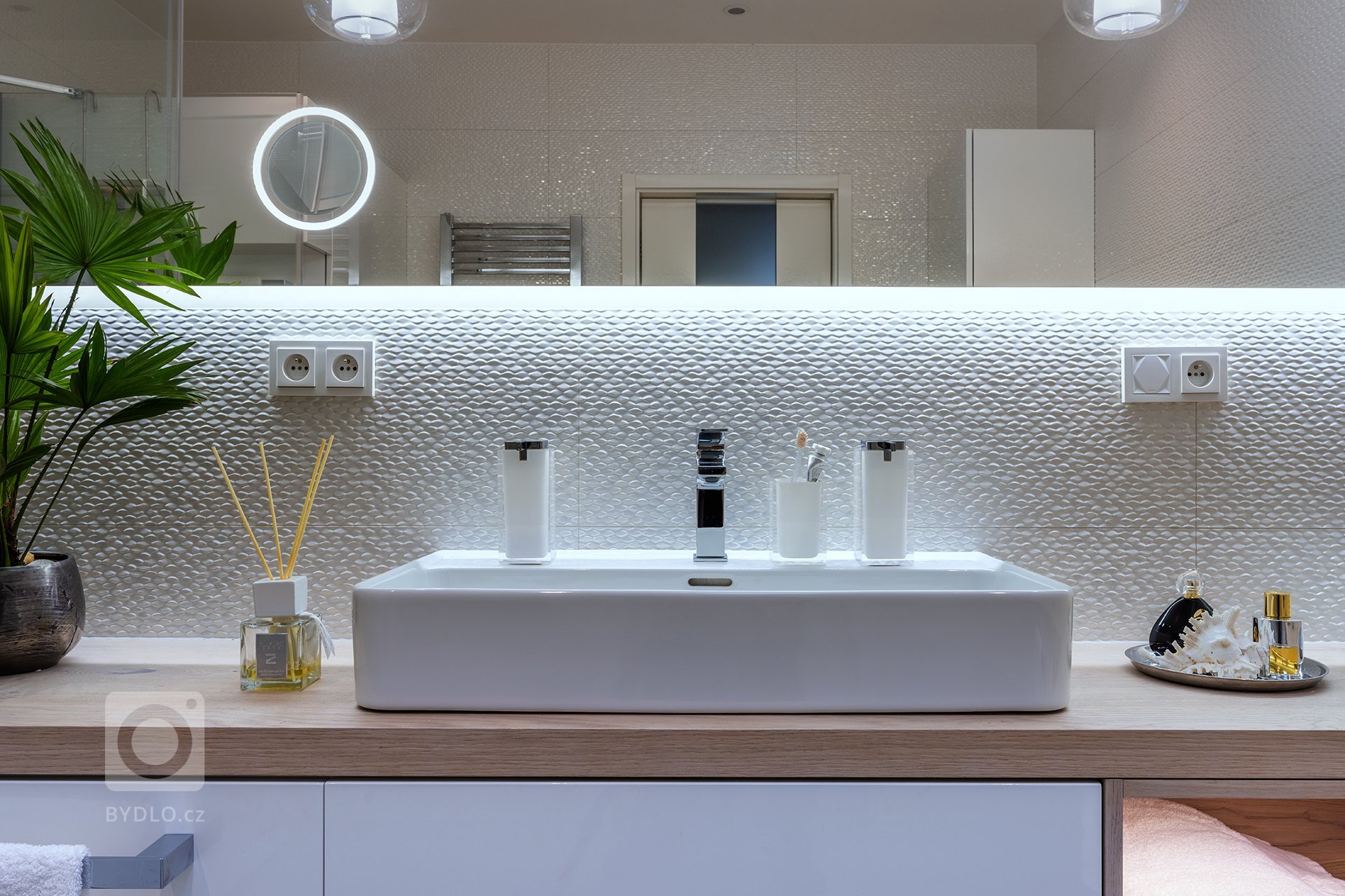 Jedinenčá realizace celého bytu v samotném centru Zlín. Cílem bylo sladit veškére materiály v jedno a nenechat se ovlivnit, tím že to nejde.&nbsp;
