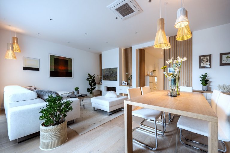 Jedinenčá realizace celého bytu v samotném centru Zlín. Cílem bylo sladit veškére materiály v jedno a nenechat se ovlivnit, tím že to nejde.&nbsp;
