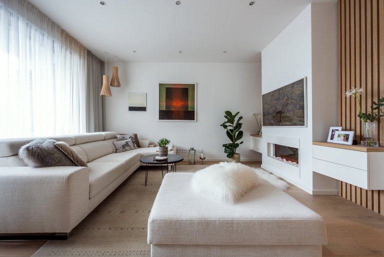 Jedinenčá realizace celého bytu v samotném centru Zlín. Cílem bylo sladit veškére materiály v jedno a nenechat se ovlivnit, tím že to nejde.&nbsp;
