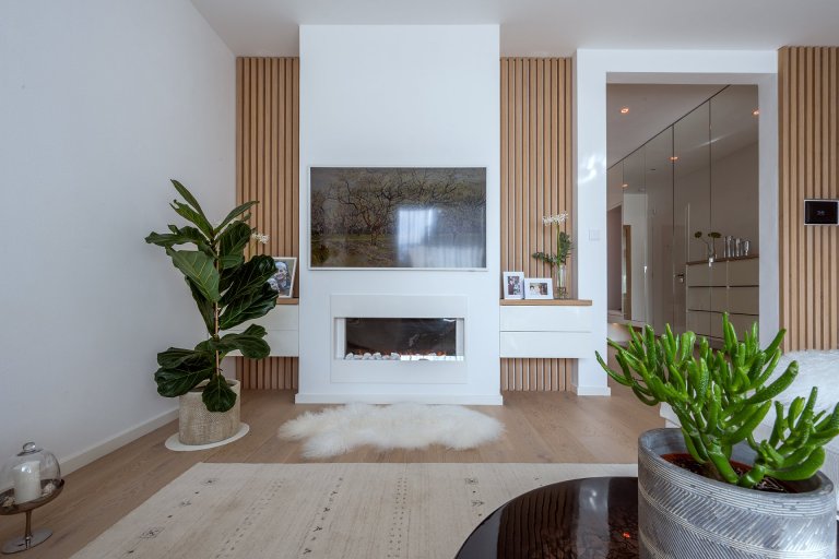 Jedinenčá realizace celého bytu v samotném centru Zlín. Cílem bylo sladit veškére materiály v jedno a nenechat se ovlivnit, tím že to nejde.&nbsp;
