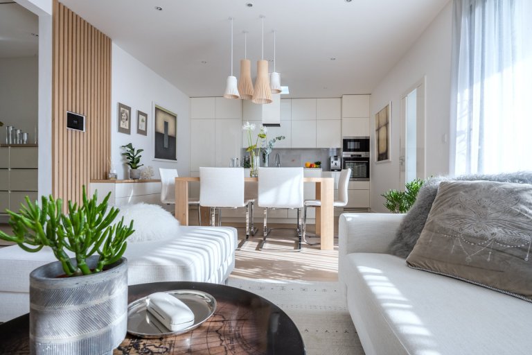 Jedinenčá realizace celého bytu v samotném centru Zlín. Cílem bylo sladit veškére materiály v jedno a nenechat se ovlivnit, tím že to nejde.&nbsp;
