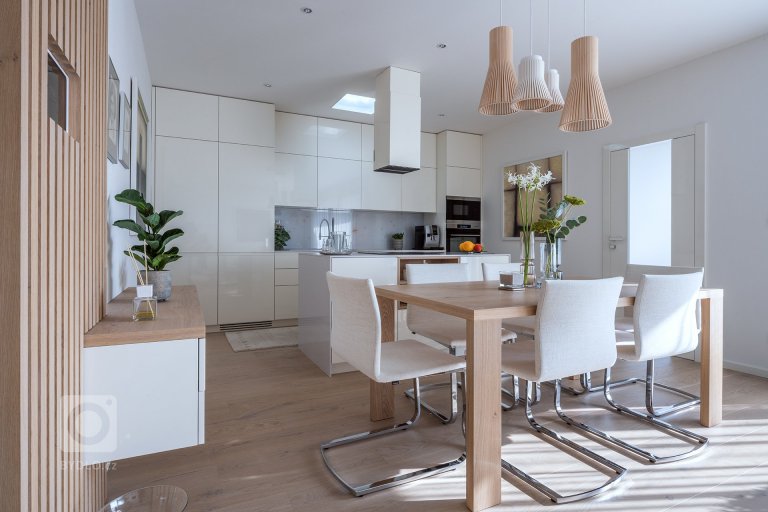 add picture to album