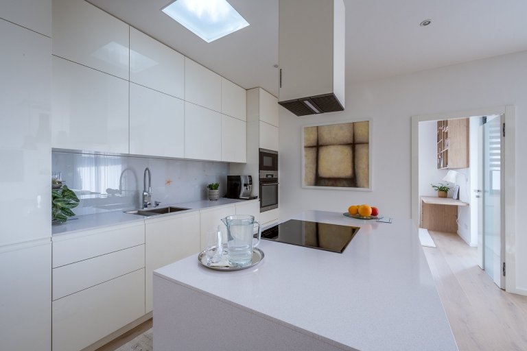 Jedinenčá realizace celého bytu v samotném centru Zlín. Cílem bylo sladit veškére materiály v jedno a nenechat se ovlivnit, tím že to nejde.&nbsp;
