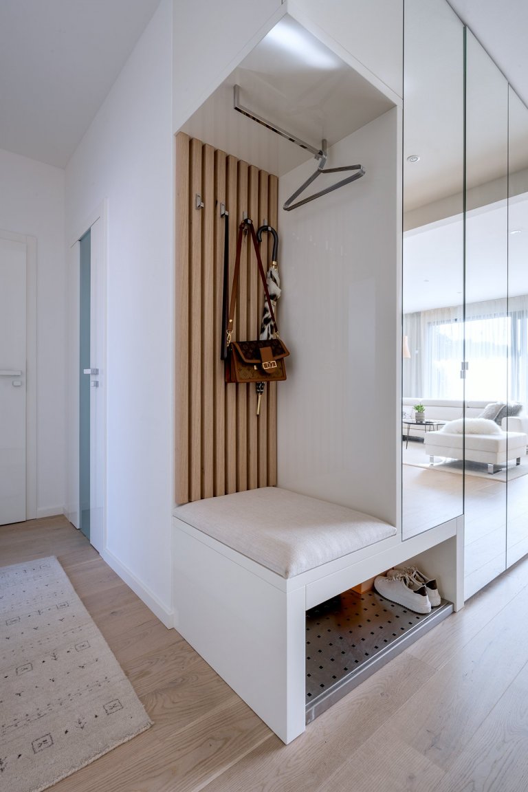 Jedinenčá realizace celého bytu v samotném centru Zlín. Cílem bylo sladit veškére materiály v jedno a nenechat se ovlivnit, tím že to nejde.&nbsp;
