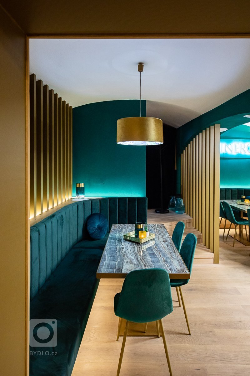 Hlavním požadavkem klienta byla tvorba prostředí, které by přilákalo zákazníky zejména prostřednictvím sociálních sítí. Prosecco &amp; Tapas bar snoubí…