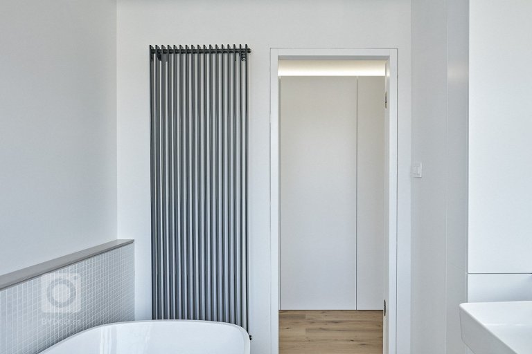 add picture to album